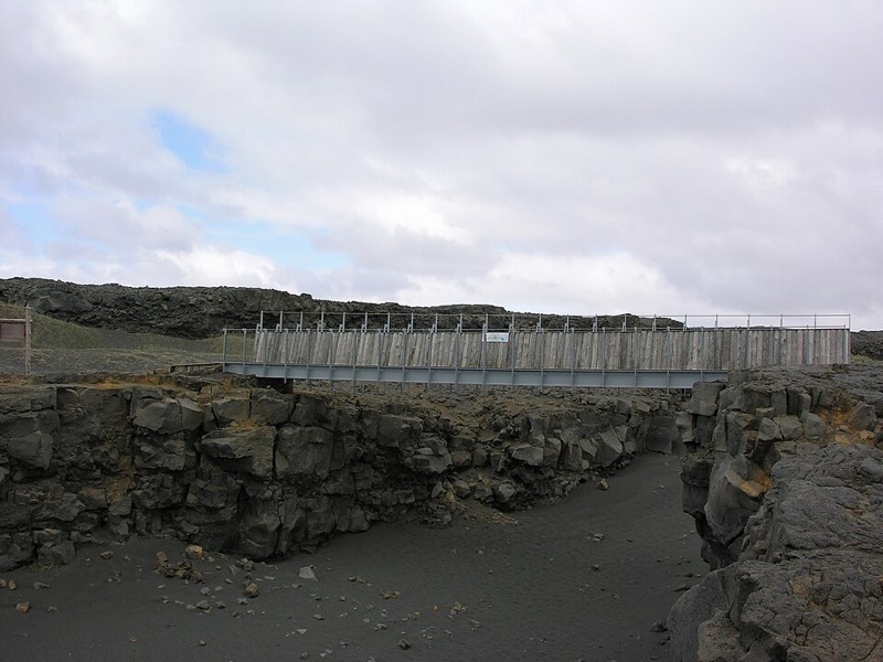 Ponte tra i Continenti (Bridge Between Continents)